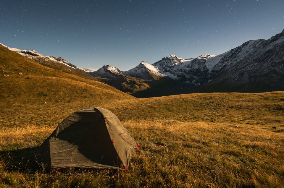 Bivouac près du Lac du Clou sous la clarté lunaire