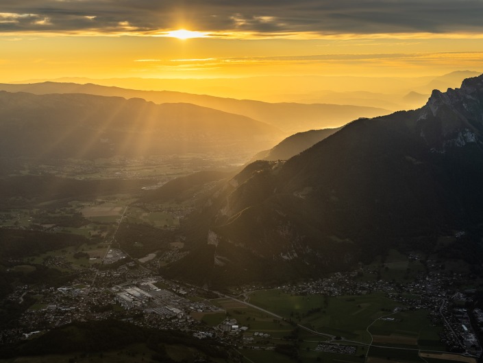 Jeu de lumière entre Faverges et Annecy depuis la Dent de Cons