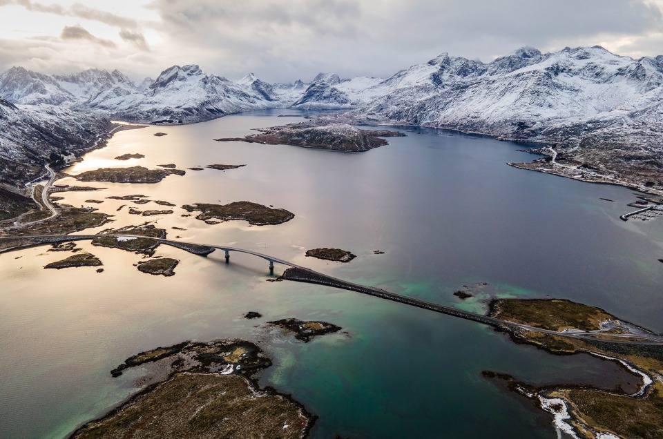 Torsfjorden dans les Lofoten, vu du ciel