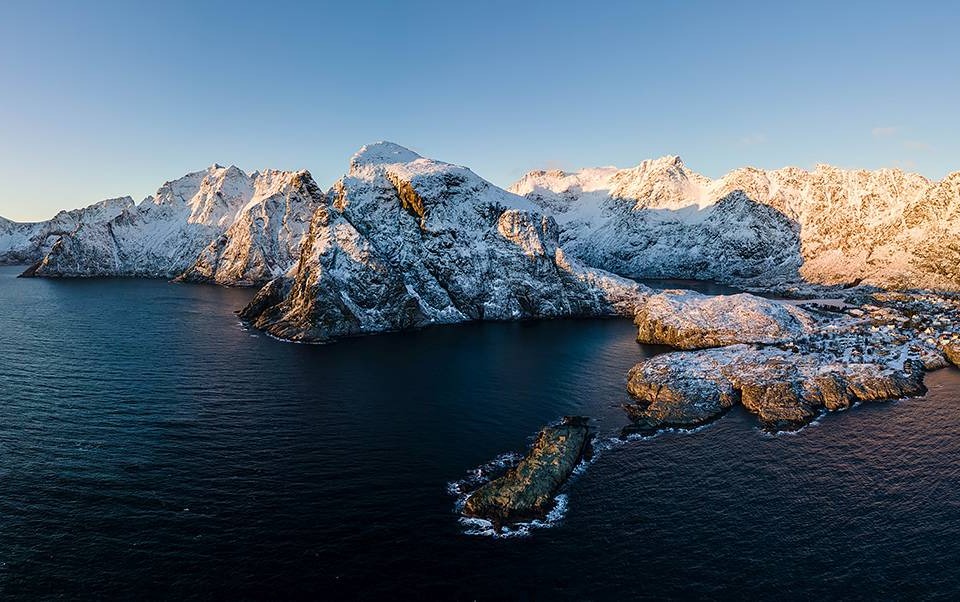 Panorama à A i Lofoten, au bout de l'archipel, vu du ciel