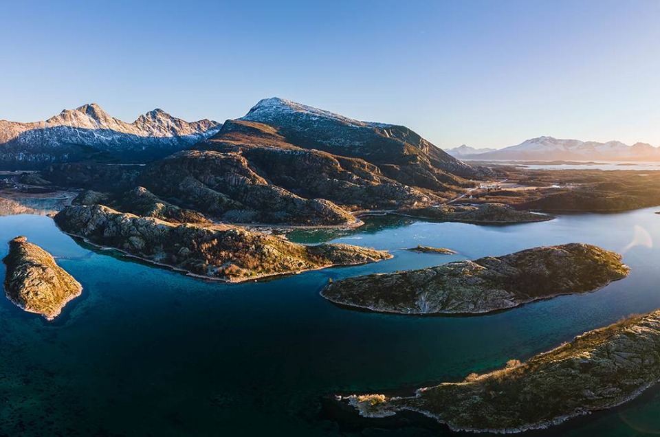 Panorama de la côte de Nordskot à Steigen en Norvège