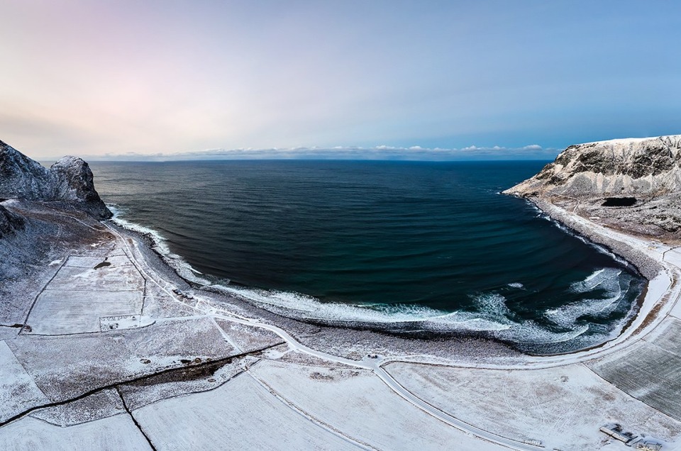 Panorama de Unstad dans les Lofoten vu du ciel