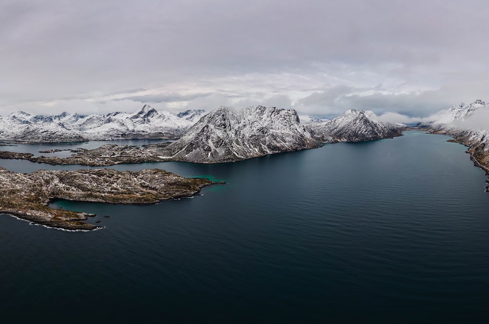 Skjelfjorden dans les Lofoten vu du ciel