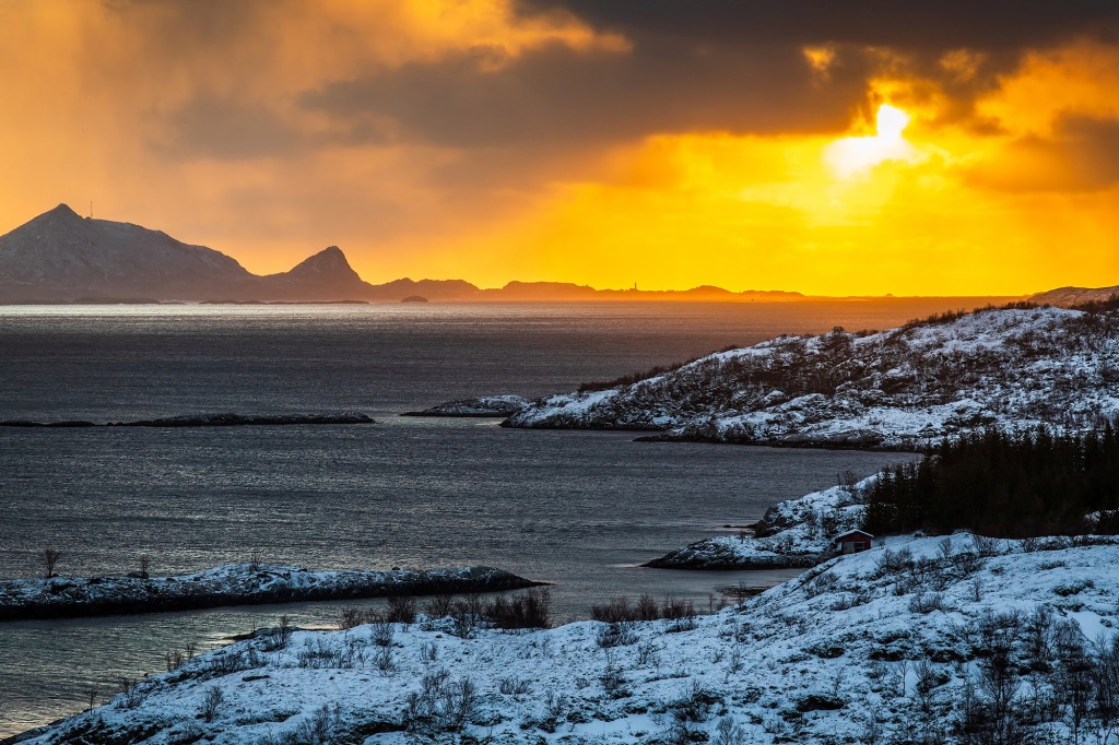 Coucher de soleil depuis Støvelhaugen dans les Lofoten