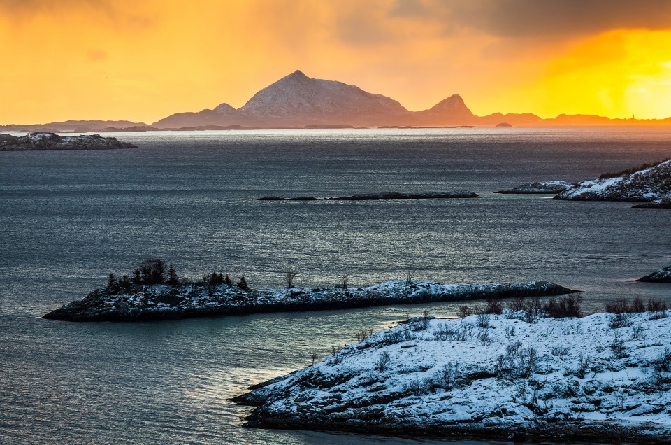 Coucher de soleil depuis Støvelhaugen dans les Lofoten