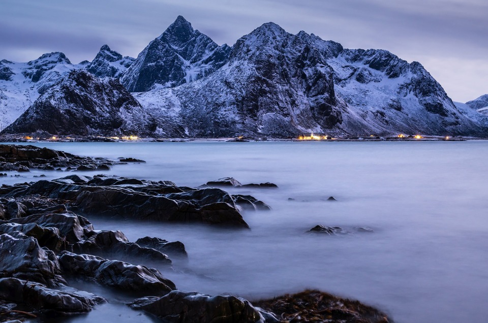 Tombée de la nuit à Vareid dans les Lofoten