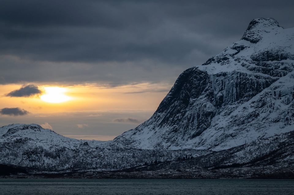 Lever de soleil depuis Vareid dans les Lofoten