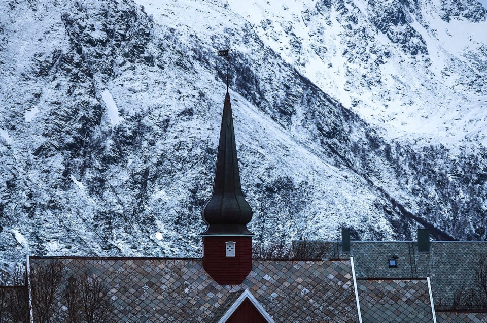 Eglise de Flakstad dans les Lofoten en Norvège