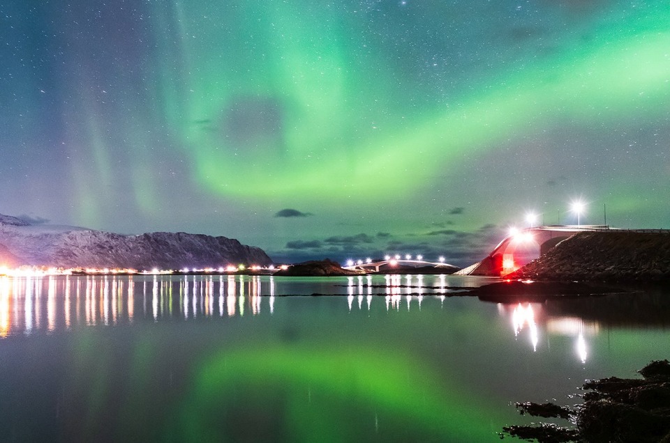 Aurore boréale près de Fredvang dans les Lofoten en Norvège