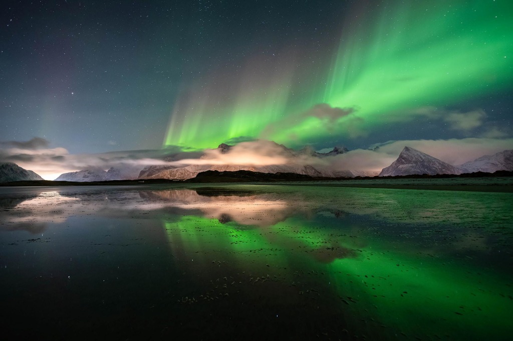 Aurore boréale depuis Sandbotnen à Fredvang dans les Lofoten