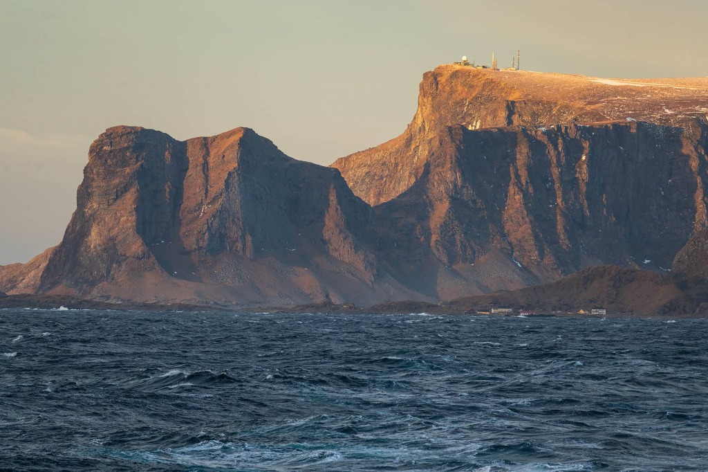 L'ile de Vaerøy depuis le ferry allant à Bodø en Norvège