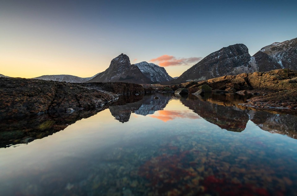 Côte de l'ile d'Engeløya au nord de la Norvège